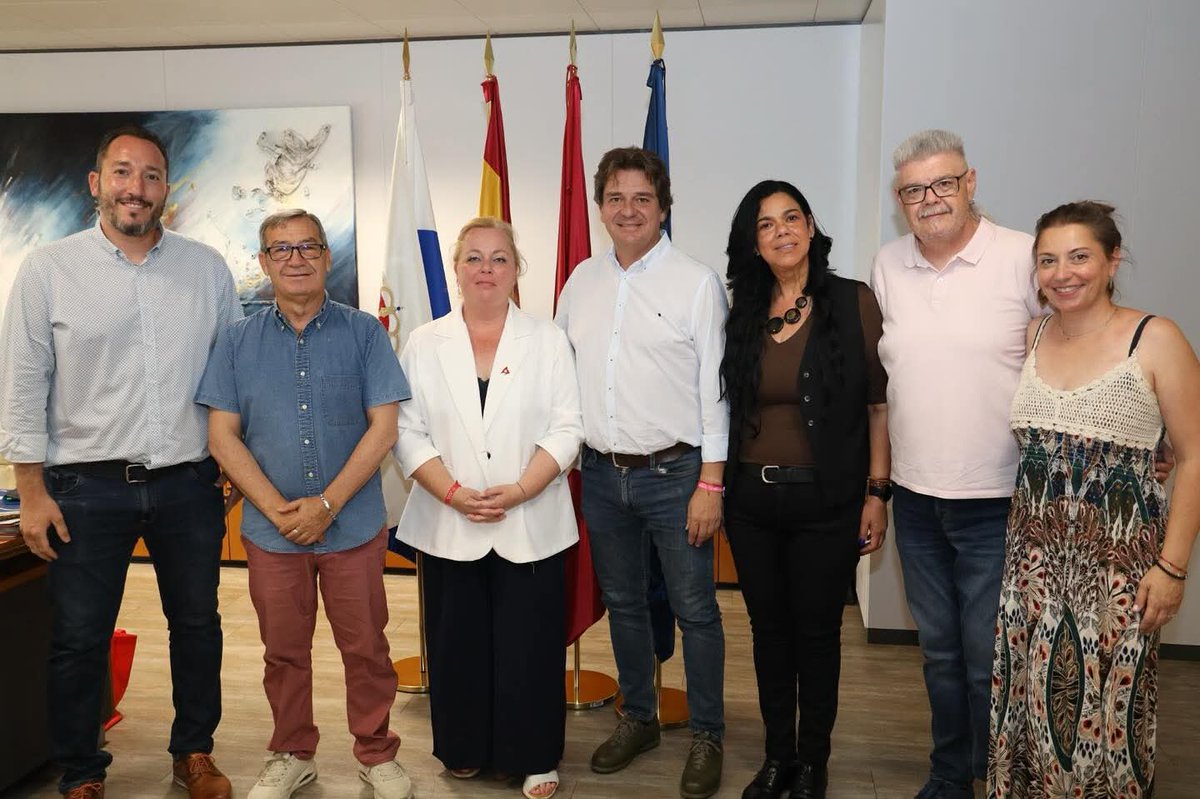 🖊Firma de un nuevo convenio del <a href="/AytoFuenlabrada/">Ayuntamiento de Fuenlabrada</a> con la <a href="/fampafuenlabra/">fampafuenlabrada</a> <a href="/FAPA_Giner_Rios/">FAPA Giner Ríos</a>

Gracias por fomentar el movimiento asociativo en #Fuenlabrada y el firme compromiso por la Escuela Pública 💚 como garante de oportunidades y derechos. 

#FAPAsomosFamilias
#EscuelaPública