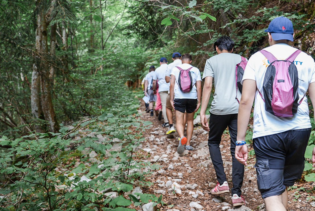 europeanreform's tweet image. ⛰️There are no peaks too high for a group of #young #conservatives !
🥾 In the heart of the mountains of Haute-Savoie that the day continued, with a hike to the Plateau des Glières.
This emblematic site recalls the commitment of those who have chosen to fight for #freedom.