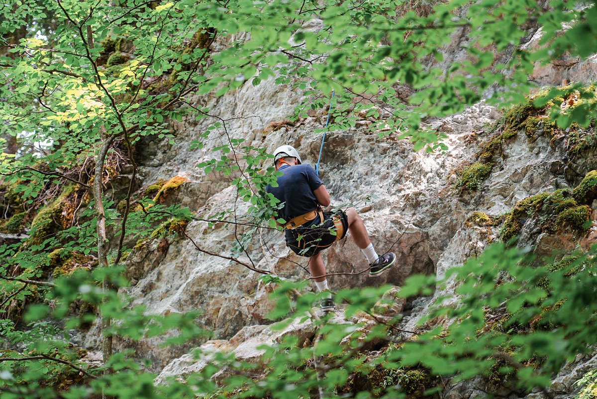 europeanreform's tweet image. ⛰️There are no peaks too high for a group of #young #conservatives !
🥾 In the heart of the mountains of Haute-Savoie that the day continued, with a hike to the Plateau des Glières.
This emblematic site recalls the commitment of those who have chosen to fight for #freedom.