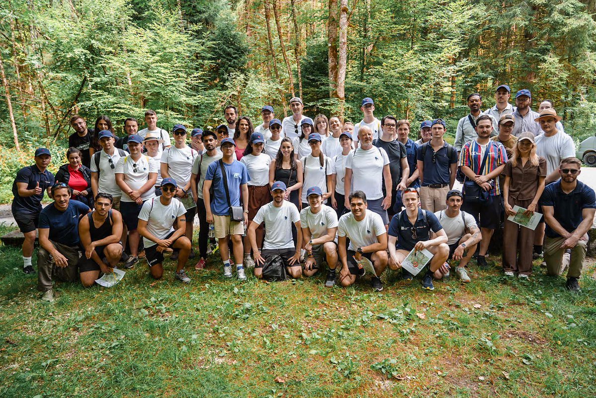 europeanreform's tweet image. ⛰️There are no peaks too high for a group of #young #conservatives !
🥾 In the heart of the mountains of Haute-Savoie that the day continued, with a hike to the Plateau des Glières.
This emblematic site recalls the commitment of those who have chosen to fight for #freedom.