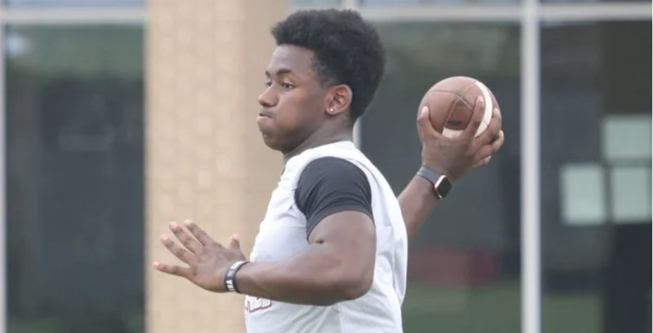 In-state QB Lonnie Andrews III added a Virginia offer this spring. 

He details his UVA offer and more (VIP) 

247sports.com/college/virgin…