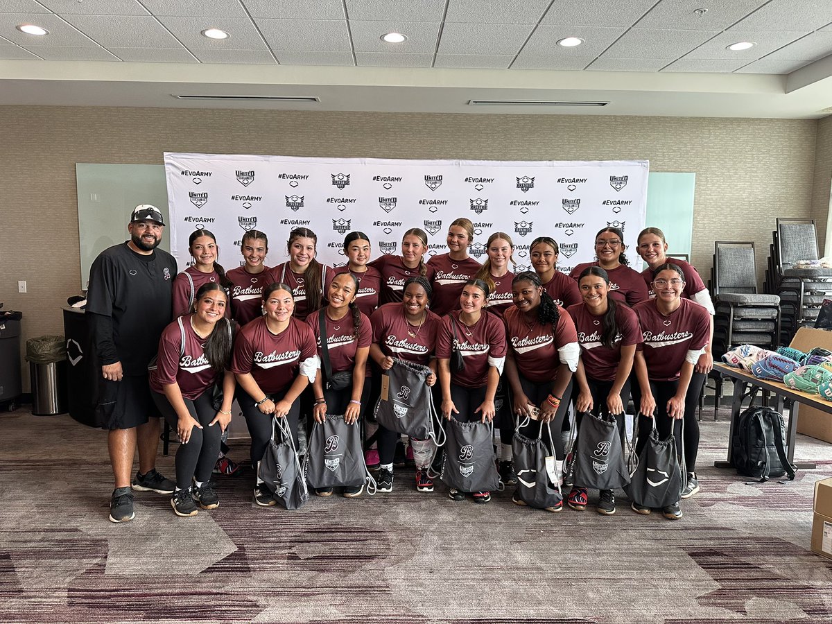 RylinnAase2028's tweet image. Shoutout to @EvoShield for the awesome new gear! So grateful for the love and this amazing experience 🖤🥎 @BatbustersAG 
#AllianceFastpitch #Evoshield