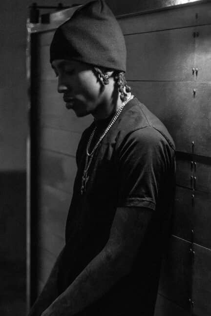 TeamGQP's tweet image. Nicole Tripp x MixedByKev on the ambience
Infamous Moon on the pain.

Read why this West Coast record “Red Eyez” is a midnight classic.

📖 #TeamGQP: teamgqp.com/post/infamous-…

📖 @Rollinghype: rollinghype.com/infamous-moons…

📖 @_24HipHop: 24hip-hop.com/infamous-moon-…

#RedEyez #PME