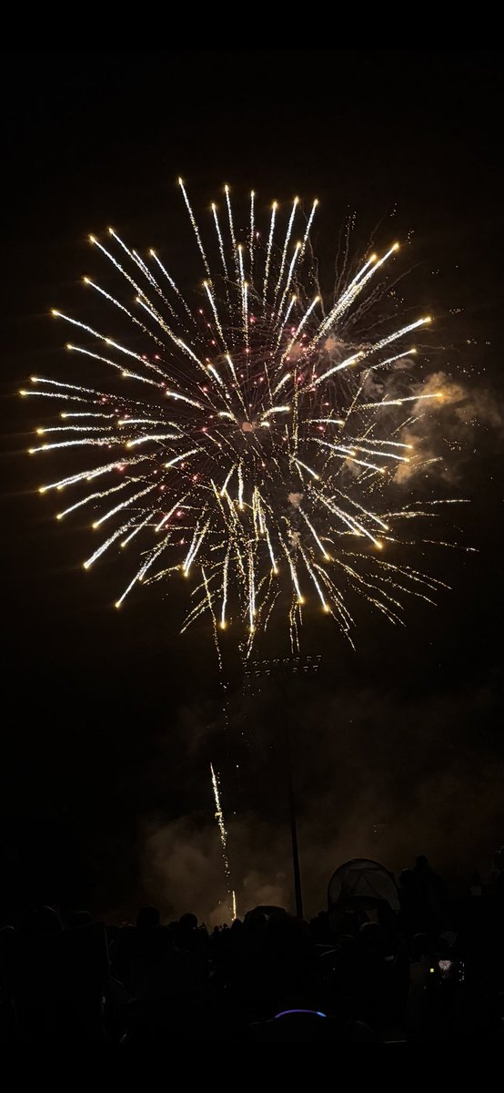 chefknife88's tweet image. Went to a Fireworks Show last night in My Moms Town! iPhone not to shabby catching photos 😎🤓🤙🏻
Happy 4th week 🥳🥳🤪😎