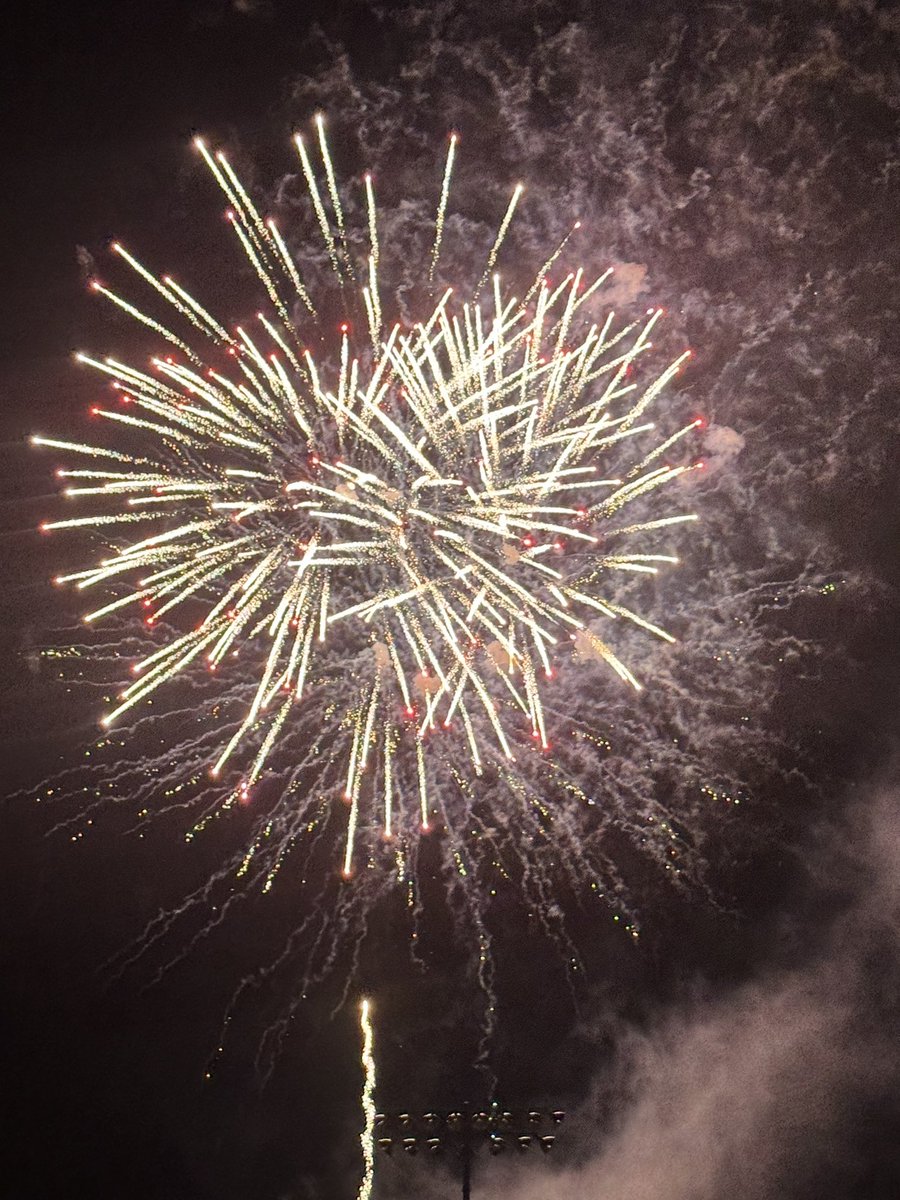 chefknife88's tweet image. Went to a Fireworks Show last night in My Moms Town! iPhone not to shabby catching photos 😎🤓🤙🏻
Happy 4th week 🥳🥳🤪😎