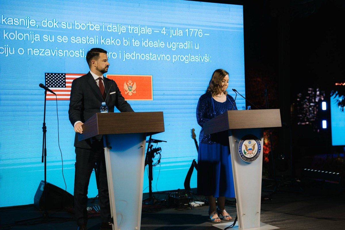 JakovMilatovic's tweet image. Zadovoljstvo mi je što sam prisustvovao svečanosti povodom 249. godišnjice usvajanja Deklaracije nezavisnosti Sjedinjenih Američkih Država - istinskog praznika slobode i jednog od najvažnijih trenutaka u istoriji moderne civilizacije.
Crna Gora i SAD dijele dugu tradiciju…