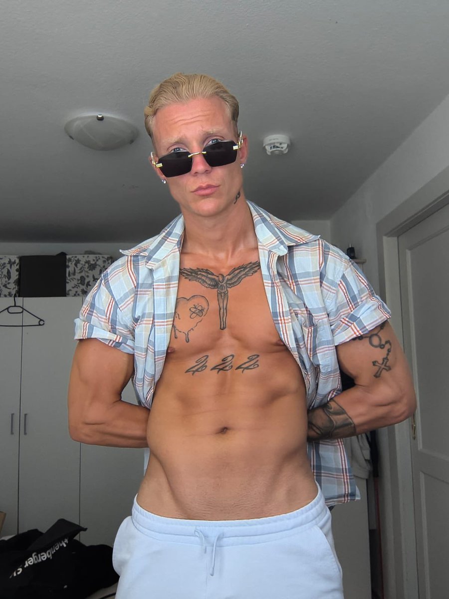 Na wie geht’s euch bei den Wetter 💪🏽😮‍💨 macht euch das Wetter auch so heiß 
#gay #cashmaster #lgbt #bi #cash #OnlyFans