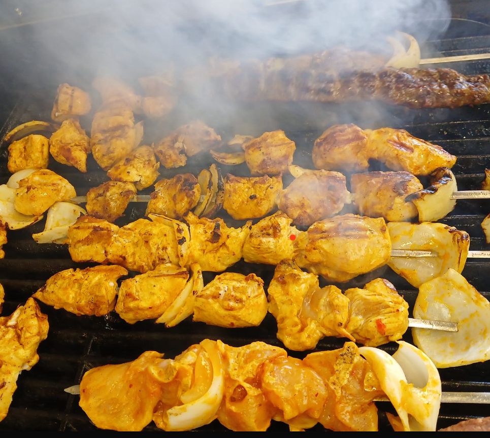 mrkebabmargate's tweet image. 🔥 Shish supremacy on a Wednesday night? Go on then!

Smoky, flavour-packed, and 100% halal — grilled to perfection and served generously.

📲 Order now on Deliveroo, Uber Eats, or Just Eat.
📍 Mr Kebab Margate | Cliftonville

#ShishSupremacy #HalalMargate #MrKebabMargate