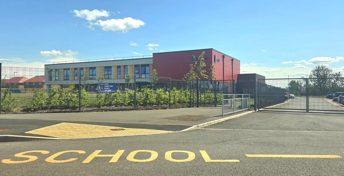 AliceGregson3's tweet image. Great trust visit today with Sam Compton & the team at The Creative Learning Partnership at their new primary in Stafford. Hugely insightful to hear about their vision, mission & values as a trust, the things they're most proud of & the things 'keeping them awake at night'🙏🏻