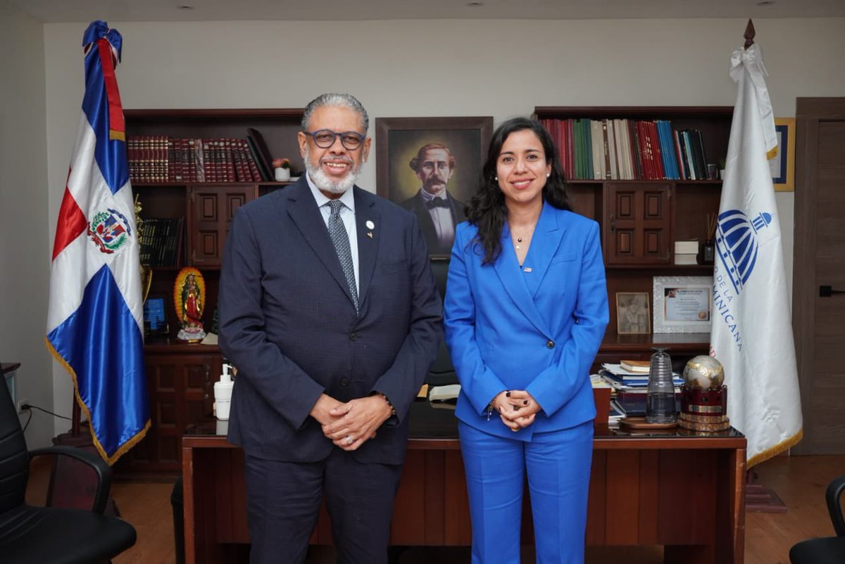 Desarrollo de la Comunidad (@dgdcrdo) on Twitter photo Nuestro director general, <a href="/modestoguzmanrd/">Modesto Guzmán</a> sostuvo un encuentro con la Consejera Política de la Embajada de Estados Unidos en República Dominicana, <a href="/EmbajadaUSAenRD/">EmbajadaUSAenRD</a> Nora Brito, con quien conversó sobre diferentes temas de interés común
#VisitaDeCortesia
#DesarrolloaDeLaComunidad Nuestro director general, <a href="/modestoguzmanrd/">Modesto Guzmán</a> sostuvo un encuentro con la Consejera Política de la Embajada de Estados Unidos en República Dominicana, <a href="/EmbajadaUSAenRD/">EmbajadaUSAenRD</a> Nora Brito, con quien conversó sobre diferentes temas de interés común
#VisitaDeCortesia
#DesarrolloaDeLaComunidad