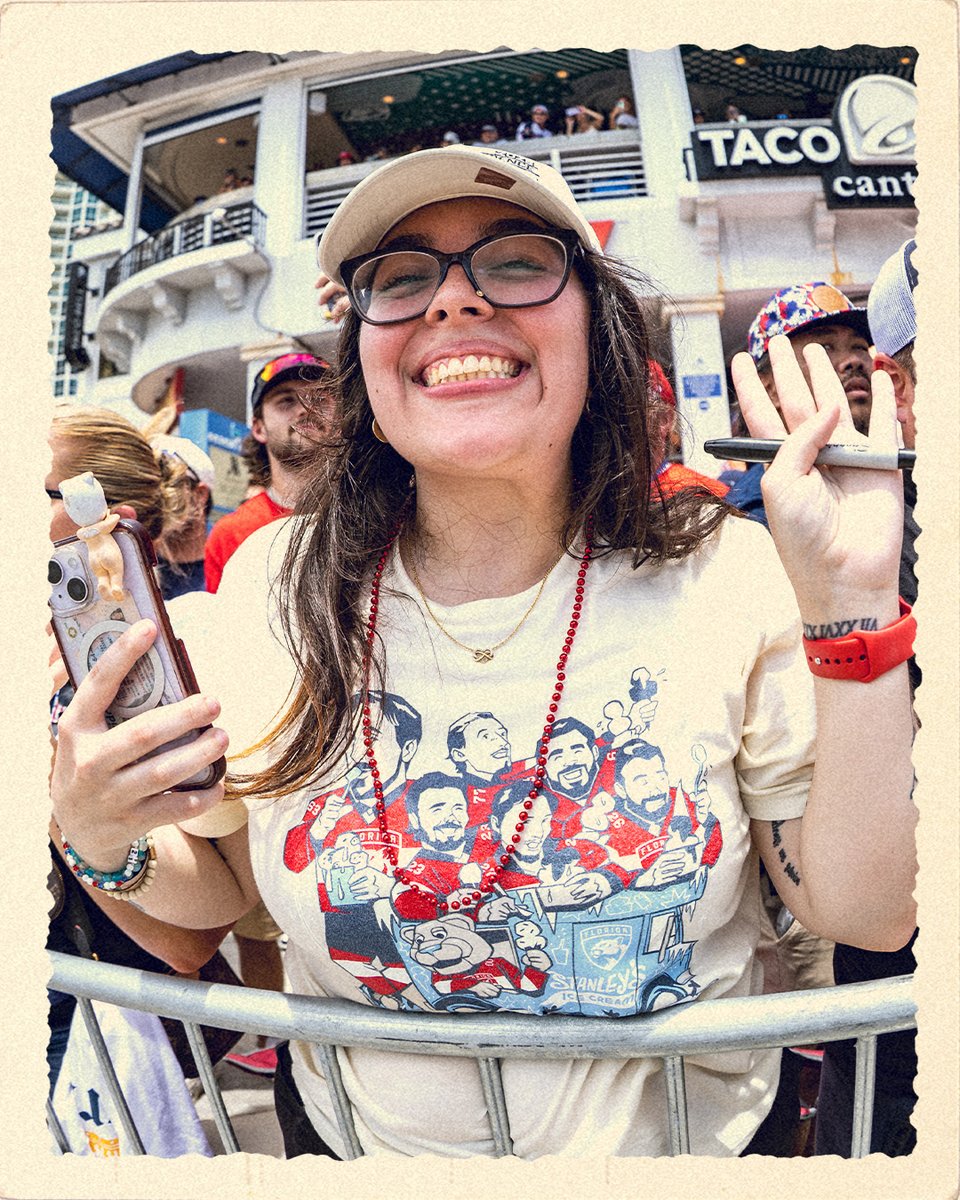 FlaTeamShop's tweet image. Greetings from A1A ☀️🌴
Check out our favorite fan style from the parade!
🏷️ » flapanthers.co/new