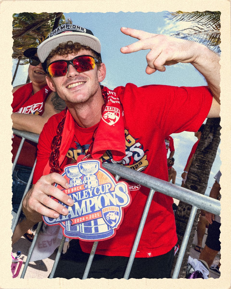 FlaTeamShop's tweet image. Greetings from A1A ☀️🌴
Check out our favorite fan style from the parade!
🏷️ » flapanthers.co/new