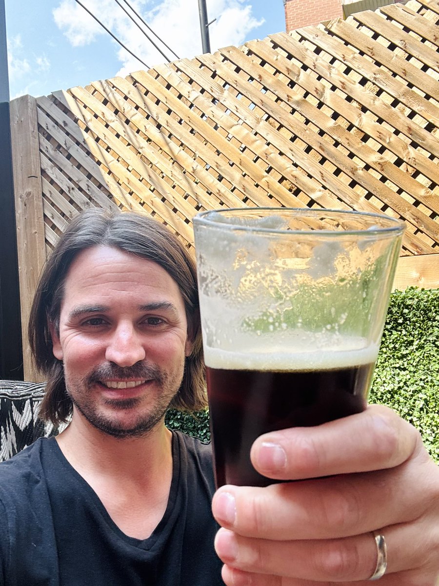 JeanDenisGaron1's tweet image. Une gorgée de bière sous le soleil, c’est rafraîchissant…
Presque autant que la remontée souverainiste chez les jeunes!
Santé à la jeunesse conquérante!
Santé au pays! 🍻☀️⚜️