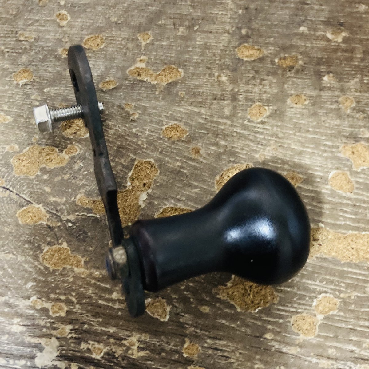 lszk's tweet photo. 遅ればせながらネジサイズ特定させました
「ヨーロッパ標準」とか言っていたやつは M6
メタルクランクキットのは M5 で、もとの NerdyGurdy は M8

ネジってもっと色々あるのかと思っていたけどミリネジなら径で大体きまるみたいなので定規であたりをつけて実物で適合確認しました
#ハーディガーディ https://t.co/f2VBHlwbXv