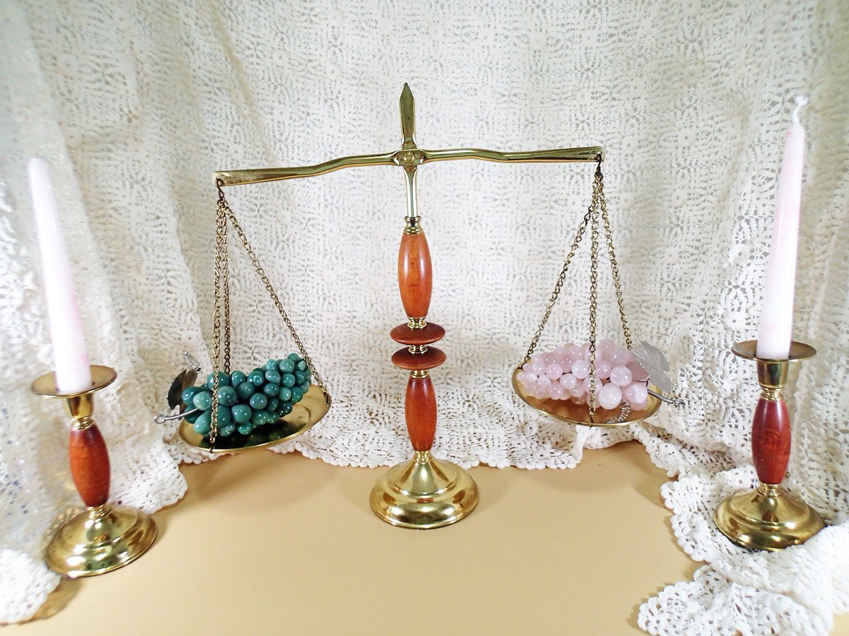 RetroRecollec's tweet photo. https://t.co/GzKwmwMVJd Decorative Colonial style balance scale, Green Aventurine, Pink Rose Quartz stone grapes, matching candlestick. #DecorativeBalanceScale #AvertineGrapes #rosequartzGrapes #candleSticks #colonialStyle #wiseshopper https://t.co/gfESHxHHEw