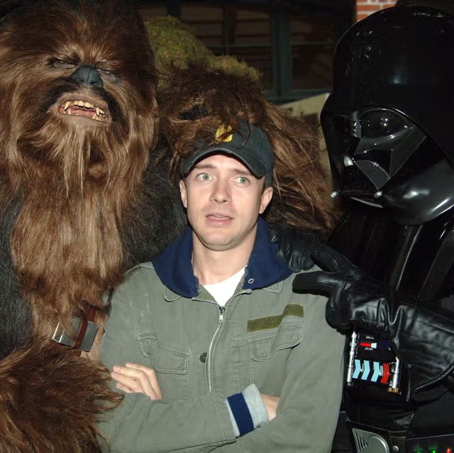 sw_holocron's tweet photo. Did you know? Actor Topher Grace (Spider-Man 3, That 70s Show) created an 85 minute edit of the prequel trilogy that combined footage from all three prequels into a single film. The edited film begins with Duel of the Fates and the final scene shows Vader receive his mask. https://t.co/OQBjX3H7Ea