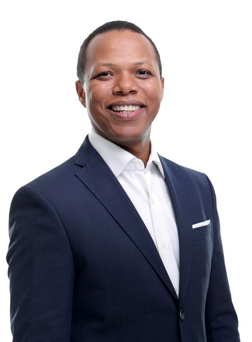 Claro, Milton Morrison también es el culpable de que te estaciones en doble fila, de que no respetes las señales de tránsito o de que no te hayas leído la ley de movilidad.
Él es el responsable de que manejes a 90 km/h en calles urbanas, de que bloquees las intersecciones y de