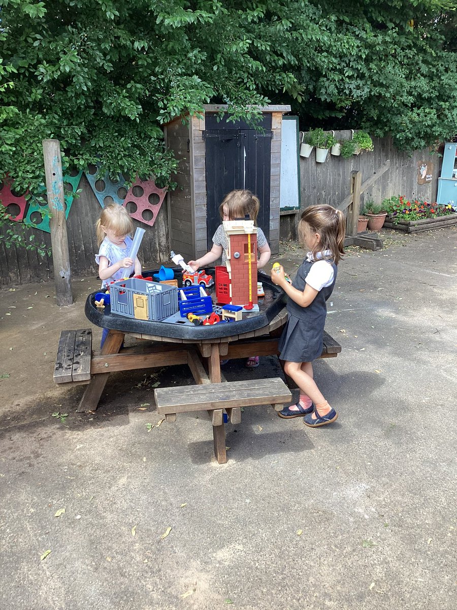 MeashamPS's tweet photo. Our EYFS new starters enjoyed a Stay and Play last week! They explored the provision and had a sing song altogether! ❤️ @Rise_MAT #flourishandsucceed https://t.co/zdgcnVnCKV