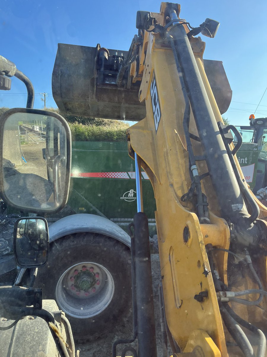 odonovandenism's tweet image. Acting on the advice we got today at #moorepark25 #soilfertility #lime