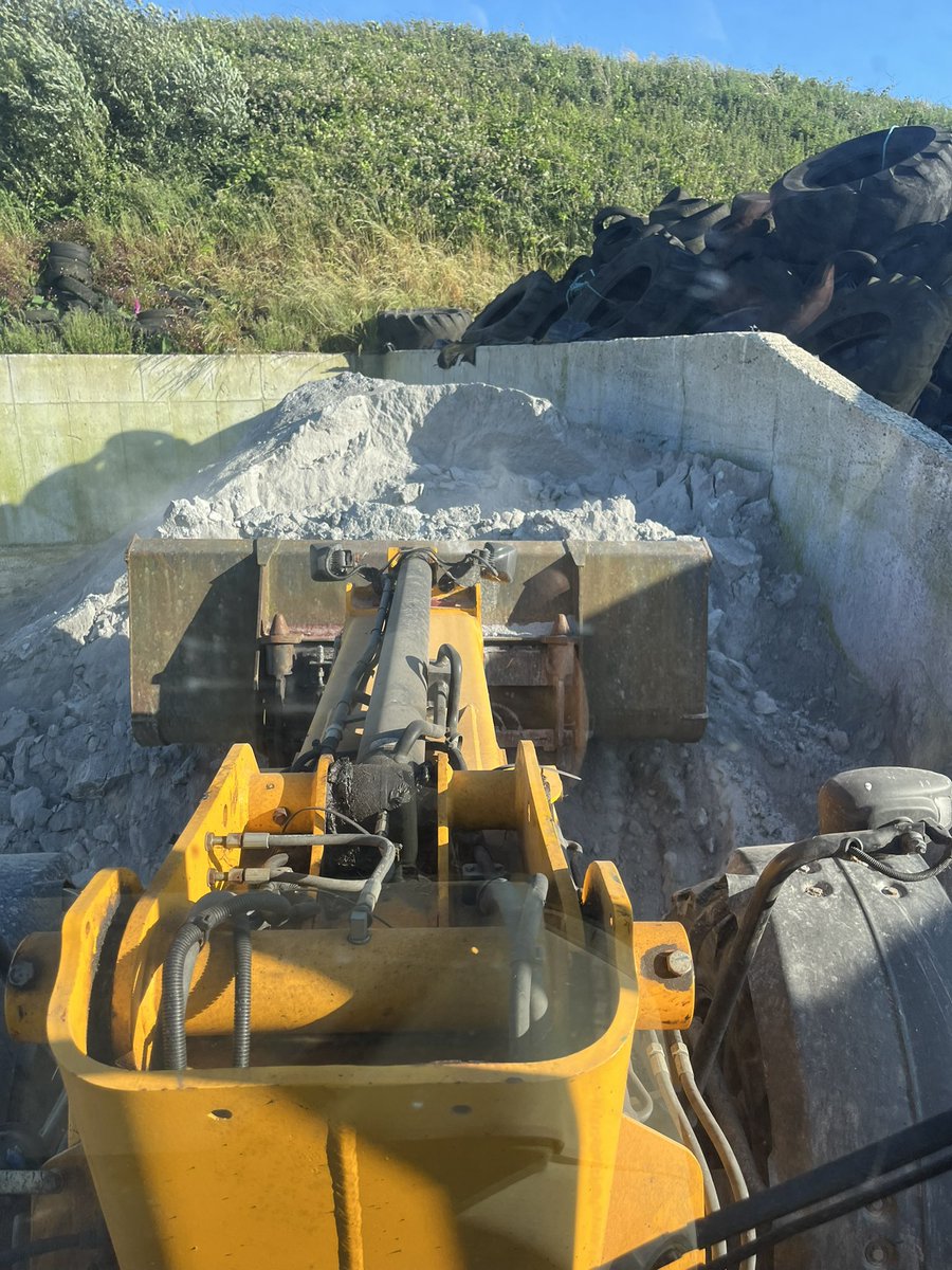 odonovandenism's tweet image. Acting on the advice we got today at #moorepark25 #soilfertility #lime