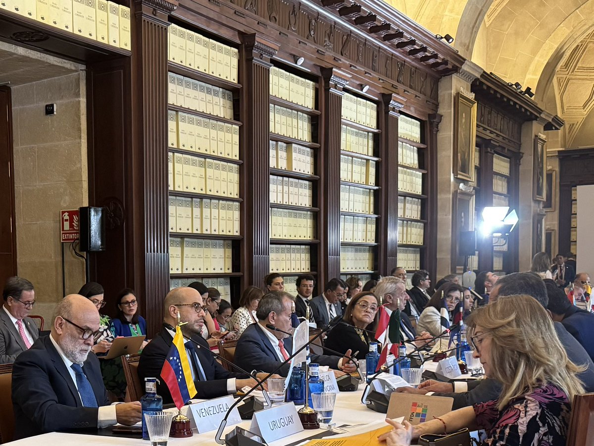 EmbaVEespana's tweet photo. Venezuela presente en I Reunión Extraordinaria de Cancilleres de Iberoamérica https://t.co/a7wumwjiLt https://t.co/tJ1eMOL4Y4