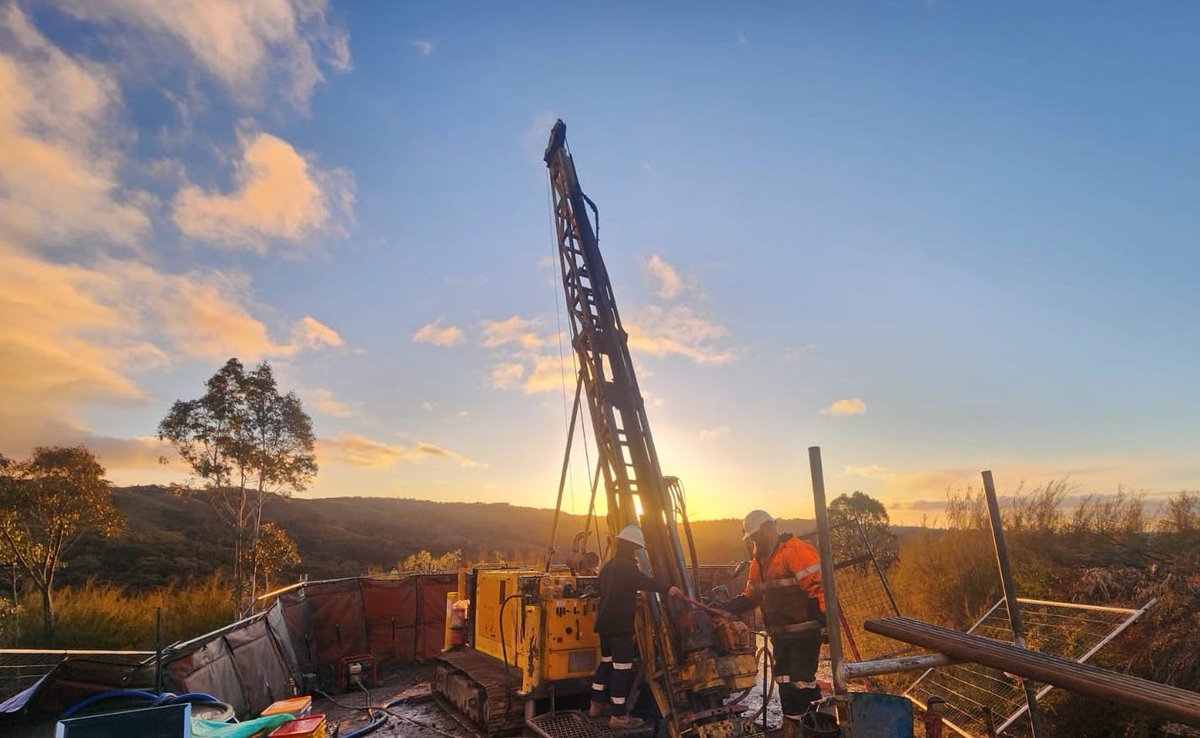 GoldenCrossAUX's tweet image. 📸Snapshot from our current 6,000m diamond drill campaign at our Reedy Creek High-Grade #Gold Project in Victoria, #Australia 🇦🇺
✅ Reedy Creek hosts historic drill intercepts up to 2.0m @ 174.4 g/t gold, never followed up with modern exploration - until now.
✅ 6,000m fully…