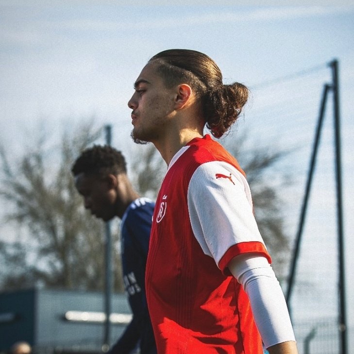 🟢 Keryane Mansouri (18 ans) 𝗗𝗘𝗩𝗥𝗔𝗜𝗧 𝗣𝗥𝗢𝗖𝗛𝗔𝗜𝗡𝗘𝗠𝗘𝗡𝗧 𝗦'𝗘𝗡𝗚𝗔𝗚𝗘𝗥 à Beerschot ! ✍️🇧🇪

L'ancien international U20 devrait y signer son premier contrat professionnel. 📝

🗞️ <a href="/Abdel_hamed6/">TIEMPO/TDD #1+1</a> (🎖️)