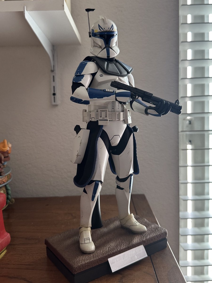 CorellianCat's tweet image. Nice work, Commander.
#hottoys #captainrex #clonetroopers #501st