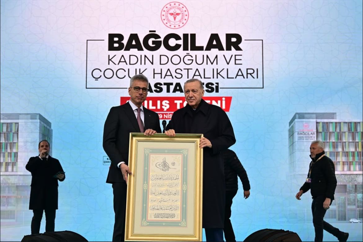 400 yatak kapasiteli Bağcılar Kadın Doğum ve Çocuk Hastalıkları Hastanemiz hizmete açıldı.
🏥 Kadın ve çocuk sağlığına özel tasarım
📍 Modern ve erişilebilir altyapı
📌Anne-bebek dostu hizmet modeli

#SağlıklıTürkiyeYüzyılı 🇹🇷
#BakanKemalMemişoğluile1Yıl
<a href="/drmemisoglu/">Prof. Dr. Kemal Memişoğlu</a>