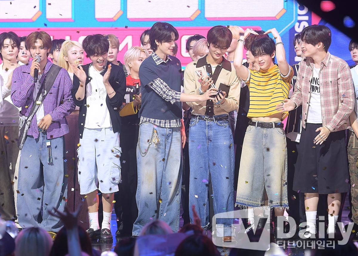 marshmalluvity's tweet photo. they are always grateful for us and uplift us in every opportunity they get, congratulations on this music show win. my vity๐
#CRAVITY7thWin
#SetNetG02ndWin https://t.co/001lwSfheR