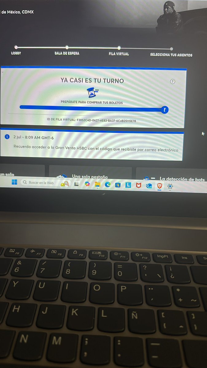 andromedaamara's tweet photo. @Ticketmaster_Me  Me explicas cómo pase de estar comprando mis boletos, al ser número 1 en fila y luego ser la 4404? WTF tu porquería 

😭😭😭😭😭 aparte con HSBC 🥲😾🫠 https://t.co/LhU9RggS7T