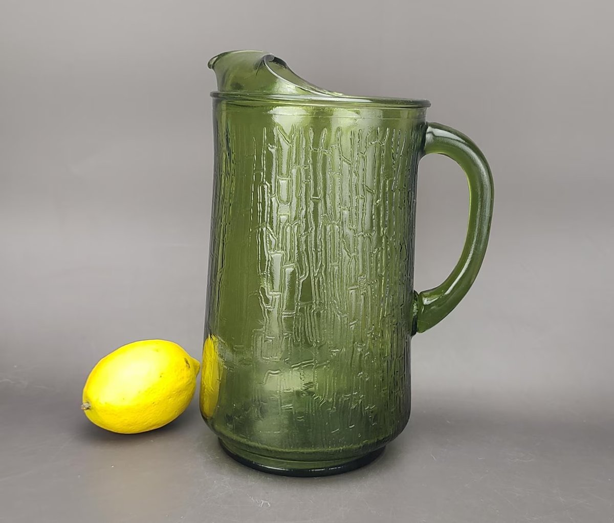 GrandesVtgShop's tweet image. janelliminellisshop.etsy.com/listing/432796… Vintage Bark Textured Finlanddia Green Pitcher By Anchor Hocling MCM Retro Kitchen 1960s @Etsy @1RetweetMachine #Green #WaterPitcher