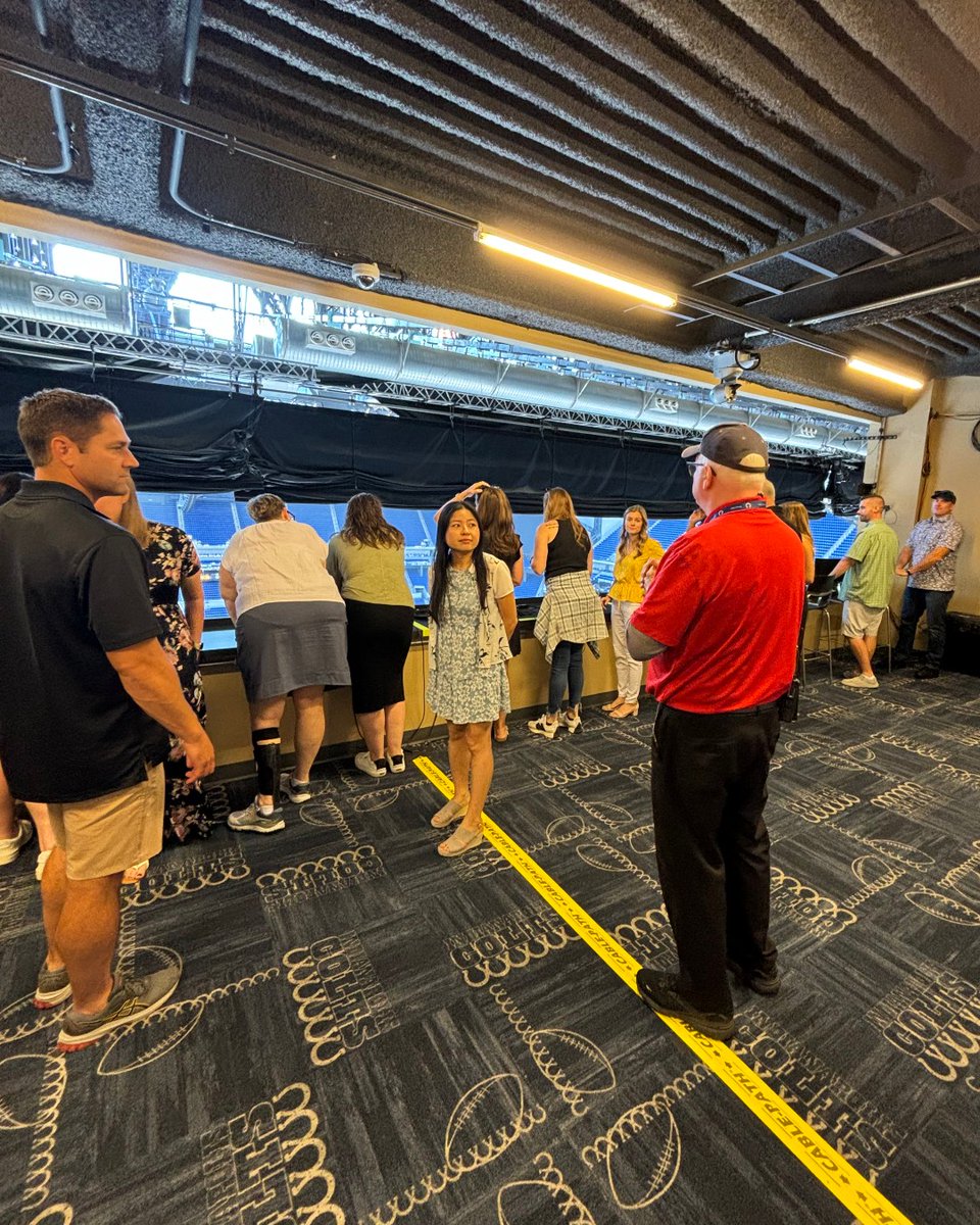 LucasOilStadium's tweet image. 🏟️ Tour Lucas Oil Stadium! 🏈 Note that due to the holiday week, this week&apos;s tours will take place on Thursday instead of Friday.

Get a behind-the-scenes look at where the action happens—from the field to the press box to the locker rooms and more (tour stops open subject to…