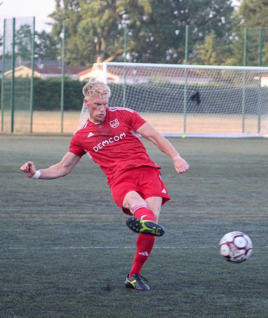 RobRuddy's tweet image. Back at it and feeling good 👌🏻❤️🤍 @ElyCityFC