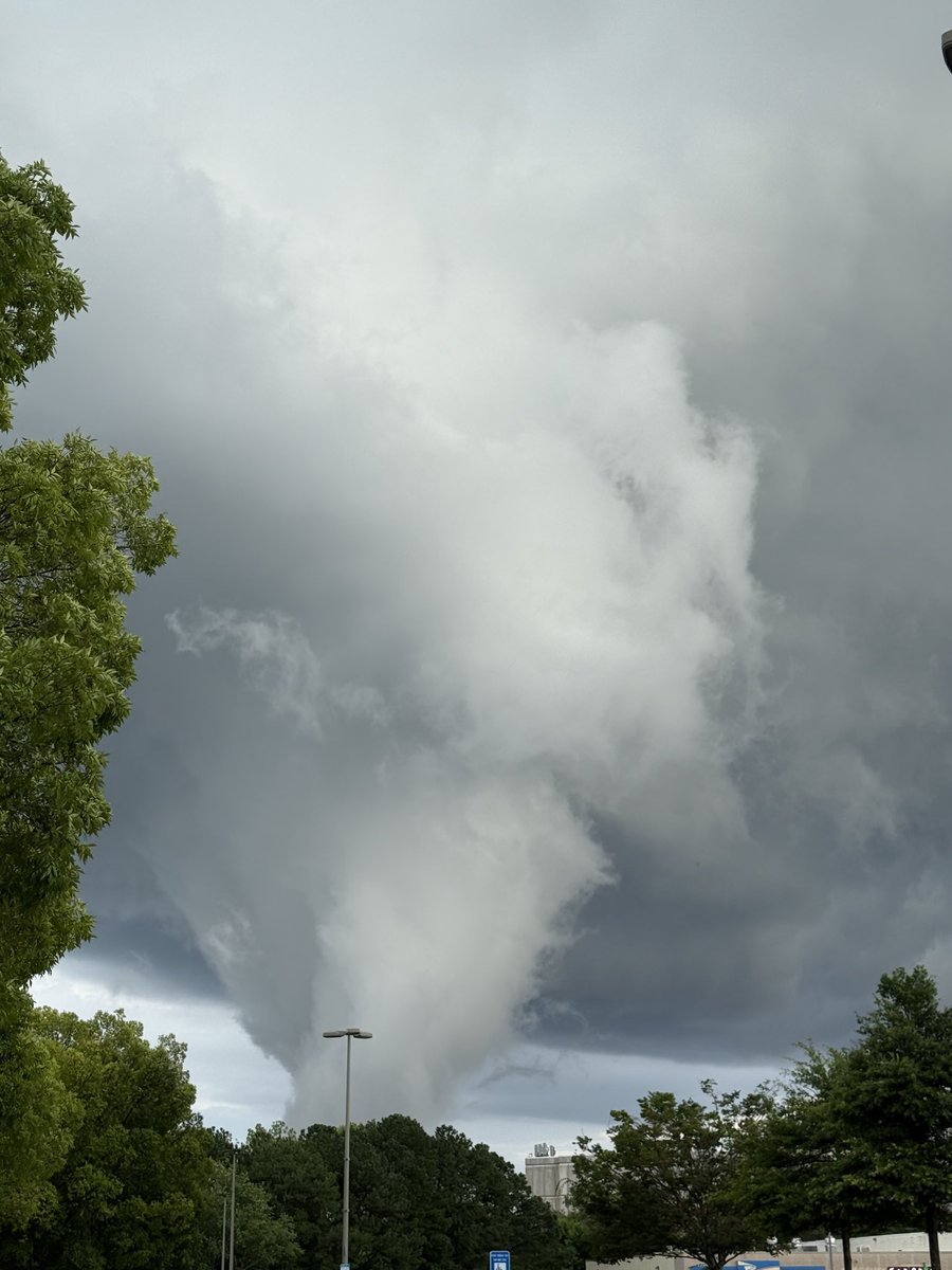 markshavin's tweet photo. @WeatherRadar_US Thank you. You are welcome to use the videos. Here are two additional still photos. https://t.co/Pp0zwg7ZDy