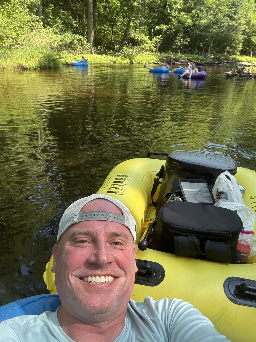 hubbardbradford's tweet image. Vacation is a vibe! Hit 98 consecutive days with a workout this morning and tubed the Au Sable River with the #HubbardSisters this afternoon. Much needed rest and relaxation with my girls!! #dadistbebesttitle #makeitmatter