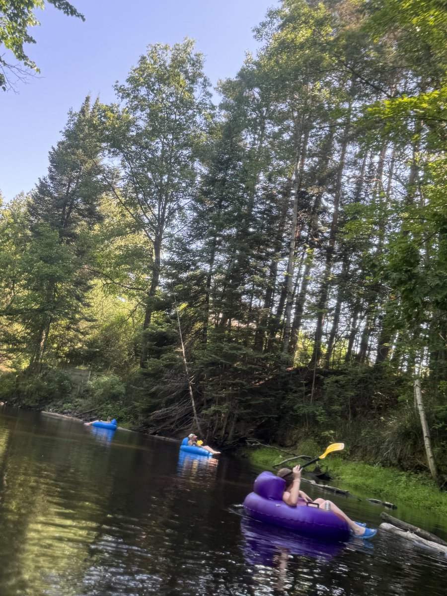 hubbardbradford's tweet image. Vacation is a vibe! Hit 98 consecutive days with a workout this morning and tubed the Au Sable River with the #HubbardSisters this afternoon. Much needed rest and relaxation with my girls!! #dadistbebesttitle #makeitmatter