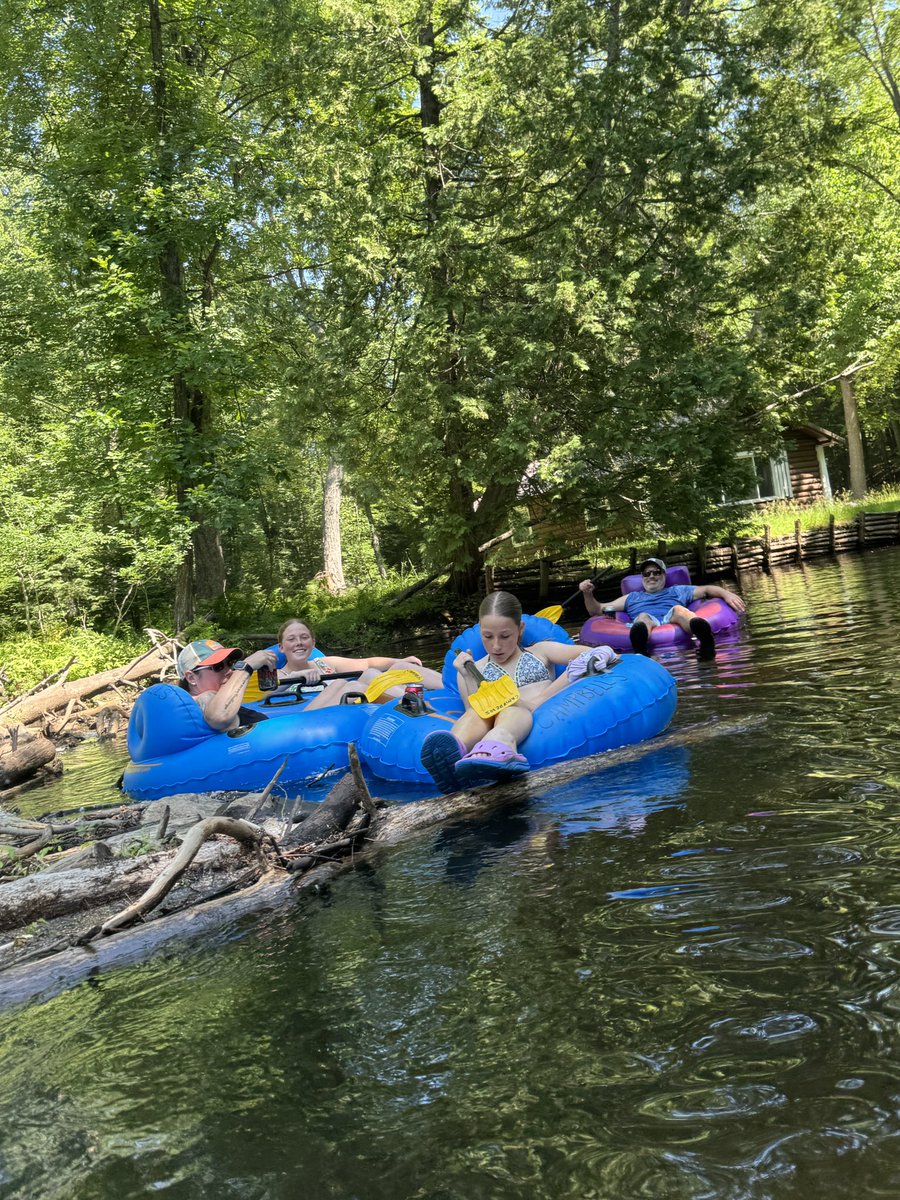 hubbardbradford's tweet image. Vacation is a vibe! Hit 98 consecutive days with a workout this morning and tubed the Au Sable River with the #HubbardSisters this afternoon. Much needed rest and relaxation with my girls!! #dadistbebesttitle #makeitmatter