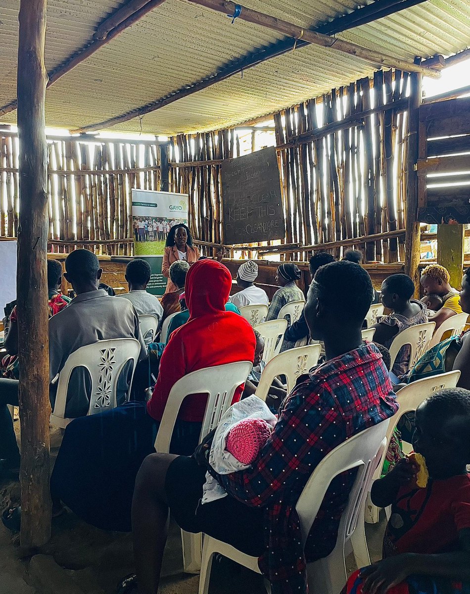 Our #Day2 of the #GreenJobs Training at Ghetto Research Lab in Kamwokya.

My session focused on marketing strategies, branding, customer engagement, and the power of storytelling in driving sustainable businesses forward.
#WomenEmpowerment 
#YouthEmpowerment 
#ZeroWaste