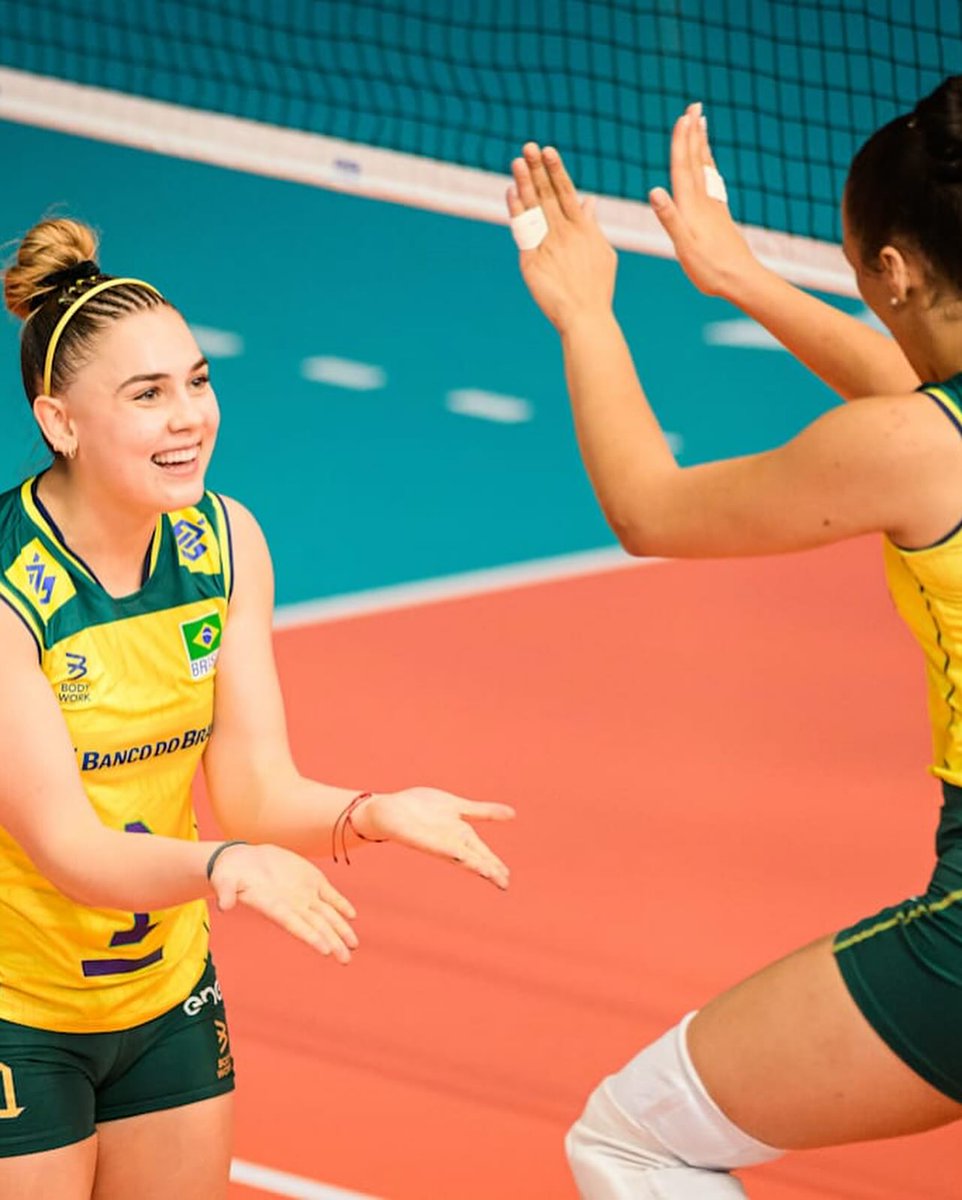 A seleção sub-19 feminina estreou com vitória no Campeonato Mundial da categoria!

A oposta Luize foi a maior pontuadora do jogo, com 19 pontos.

Nossas meninas voltam à quadra nesta quinta para enfrentar Porto Rico, às 16h15! 🙌🏻✨