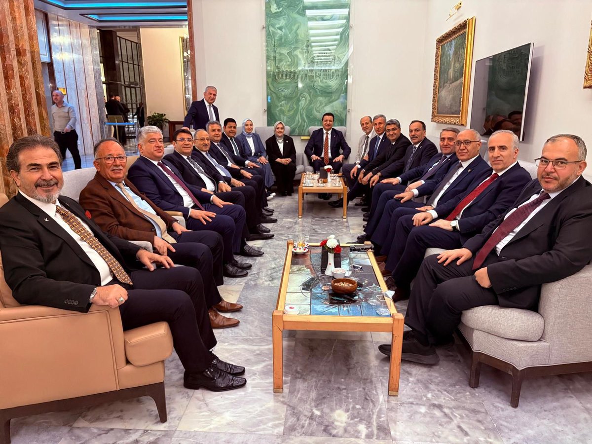 TBMM kulisinde milletvekili arkadaşlarımızla çay sohbetinde bir araya geldik.