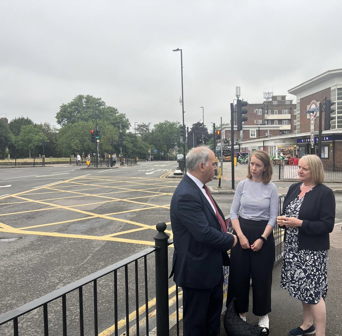 Emily Arkell 🌈 (@ekarkell) on Twitter photo 🧵Today <a href="/BambosMP/">Bambos Charalambous</a> & <a href="/JoanneMcCartney/">Joanne McCartney</a> joined me at the yellow box at Bounds Green junction
Road safety for Bounds Green residents remains an important issue to them - I know because they tell me
1/3 🧵Today <a href="/BambosMP/">Bambos Charalambous</a> & <a href="/JoanneMcCartney/">Joanne McCartney</a> joined me at the yellow box at Bounds Green junction
Road safety for Bounds Green residents remains an important issue to them - I know because they tell me
1/3
