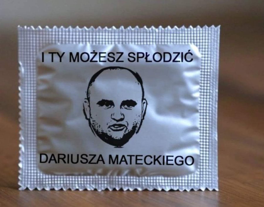 Gu4V2cUWAAAddrR?format=jpg&name=900x900