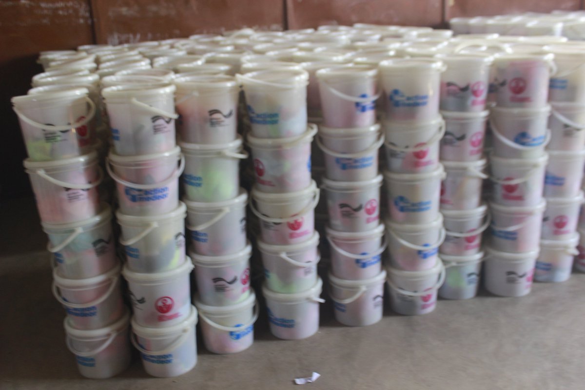 OngeaYaga's tweet photo. Promotion de l'hygiène menstruelle des filles et femmes #réfugiées #burundaises en #RDC, La #CNR et l'ONG @BinwaC sous l'appui de @Allemagne_RDC via #ACTIONMEDEOR distribuent dès ce 2 juillet 2025 des kits de dignité humaine en faveur de 5 mille précitées en âge de procréation. https://t.co/sW0q5ETAar