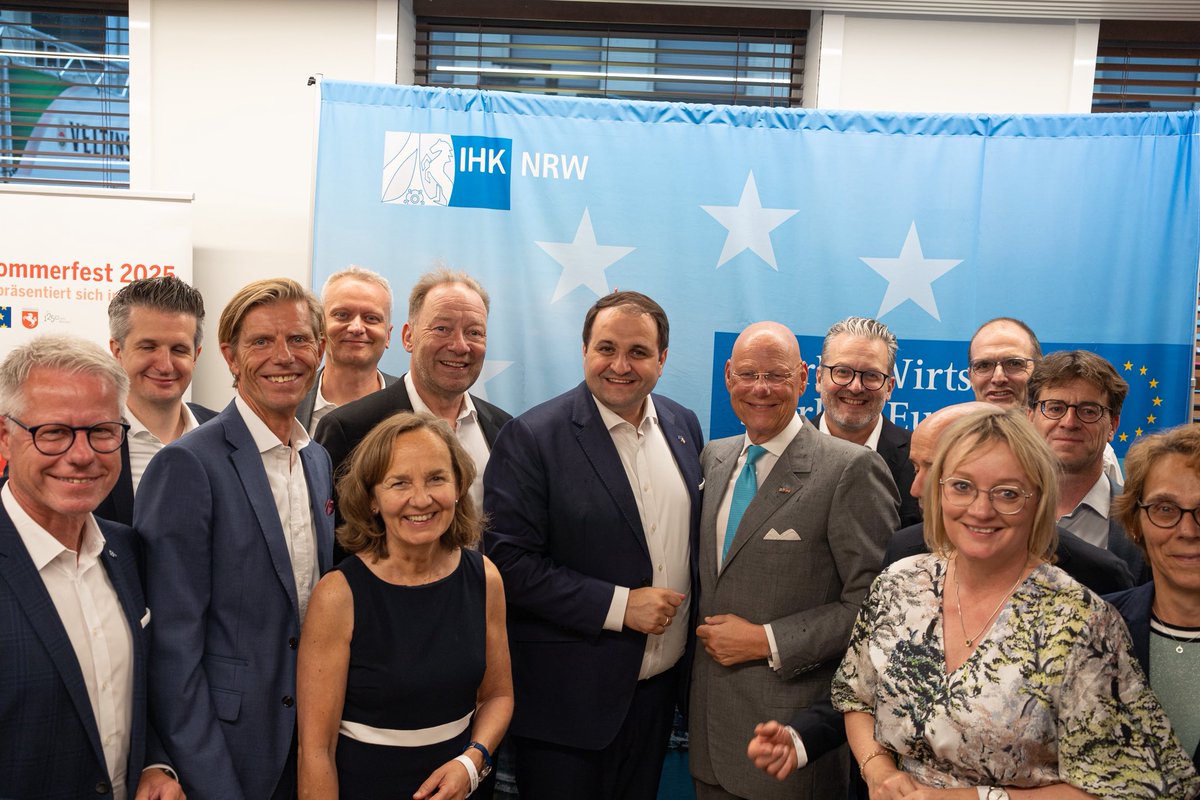 mbeimnrw's tweet image. Das große Sommerfest der @NRWinEU war mit über 1000 Gästen aus Politik, Wirtschaft & Zivilgesellschaft sowie der Partnerregion Westfalen erneut ein voller Erfolg. „Ein starker Beleg dafür, dass #NRW in der europäischen Hauptstadt seinen festen Platz hat“, so Minister @n_liminski.