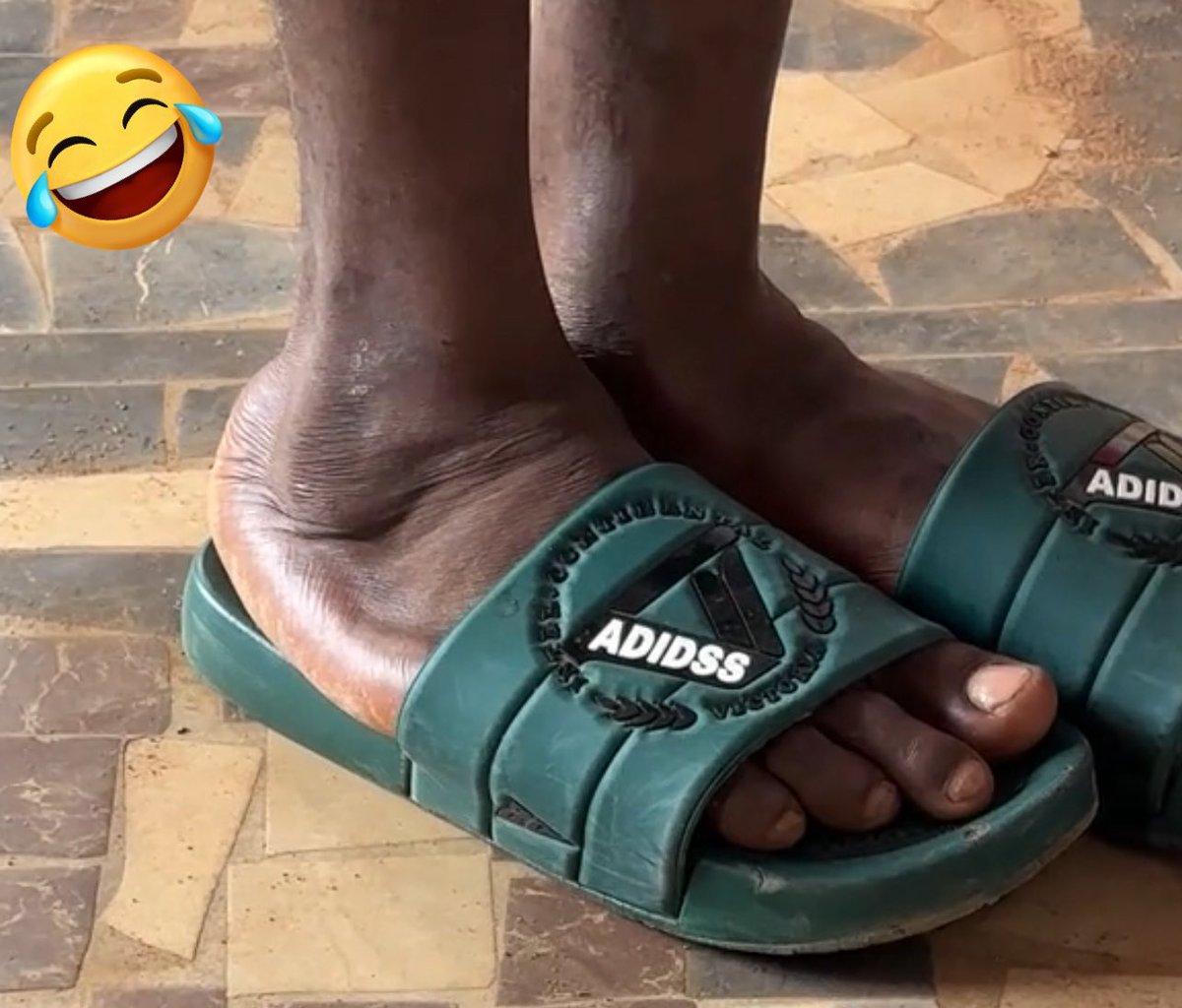 Bro help me with your Sandals......
The foot;.......