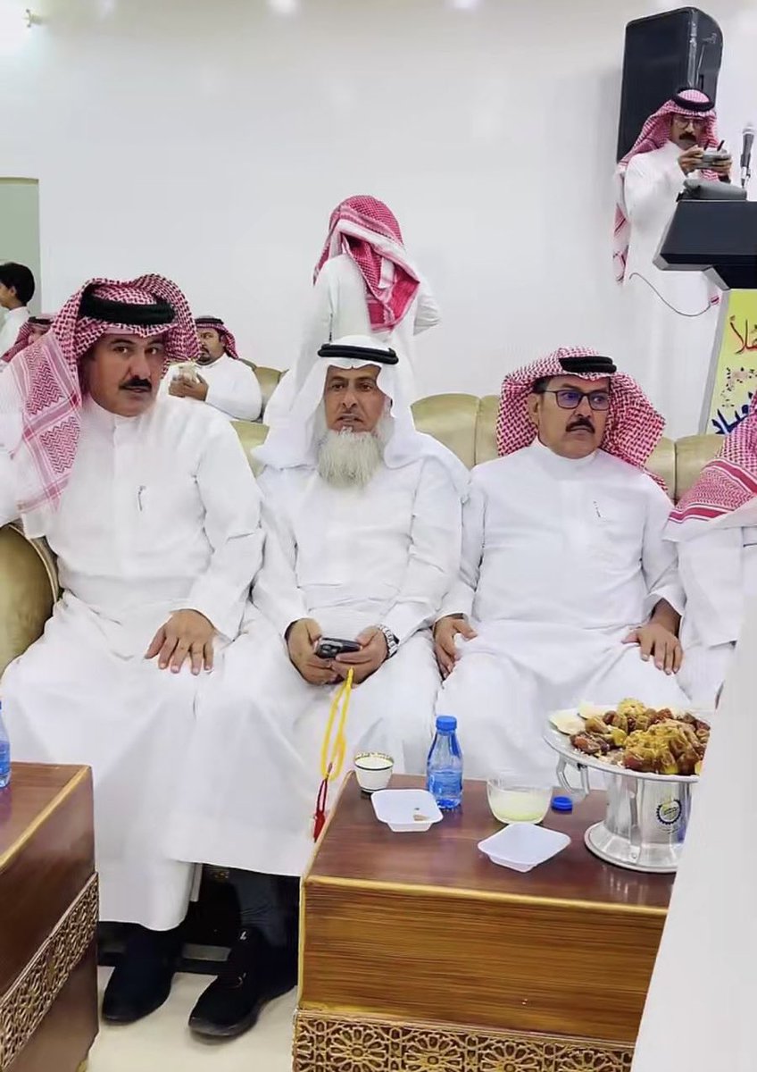 احتفل الليلة الأستاذ : سلطان مطلق الذيابي بزفاف نجليه ( مانع - منيع ) وذلك بقصر العياد للاحتفالات وبحضور لفيف من الأقارب والأصدقاء … العقبى حياة زوجية سعيدة لهم