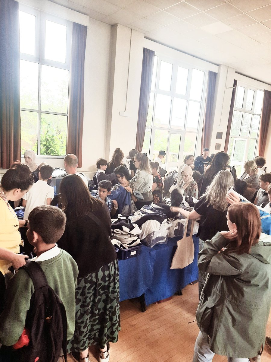 Our PTA pre-loved uniform sale was busiest ever today.
 Big Wellcome to all the new Y6 students and their parents/carers!