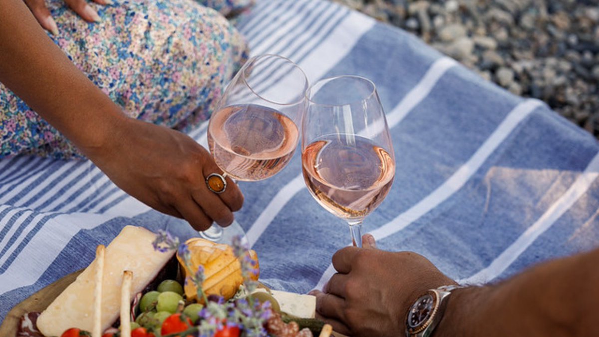 June 27 was International #RoséDay but we think you can celebrate all summer long with this list of BC Rosés!

<a href="/MissionHillWine/">Mission Hill Family Estate</a> <a href="/nkmipcellars/">Nk'Mip Cellars</a> <a href="/LunessenceWine/">Lunessence Winery</a> <a href="/DirtyLaundryVin/">DirtyLaundryVineyard</a> <a href="/CedarCreekWine/">CedarCreek Estate Winery</a> <a href="/Township7/">Township 7 Vineyards</a> <a href="/Road13Vineyards/">Road 13 Vineyards</a> <a href="/lfngwine/">Laughing Stock Vyds</a> <a href="/bcliving/">BCLiving</a> <a href="/BCWine/">Wines of British Columbia (BC VQA)</a> 

bcliving.ca/food-drink/dri…