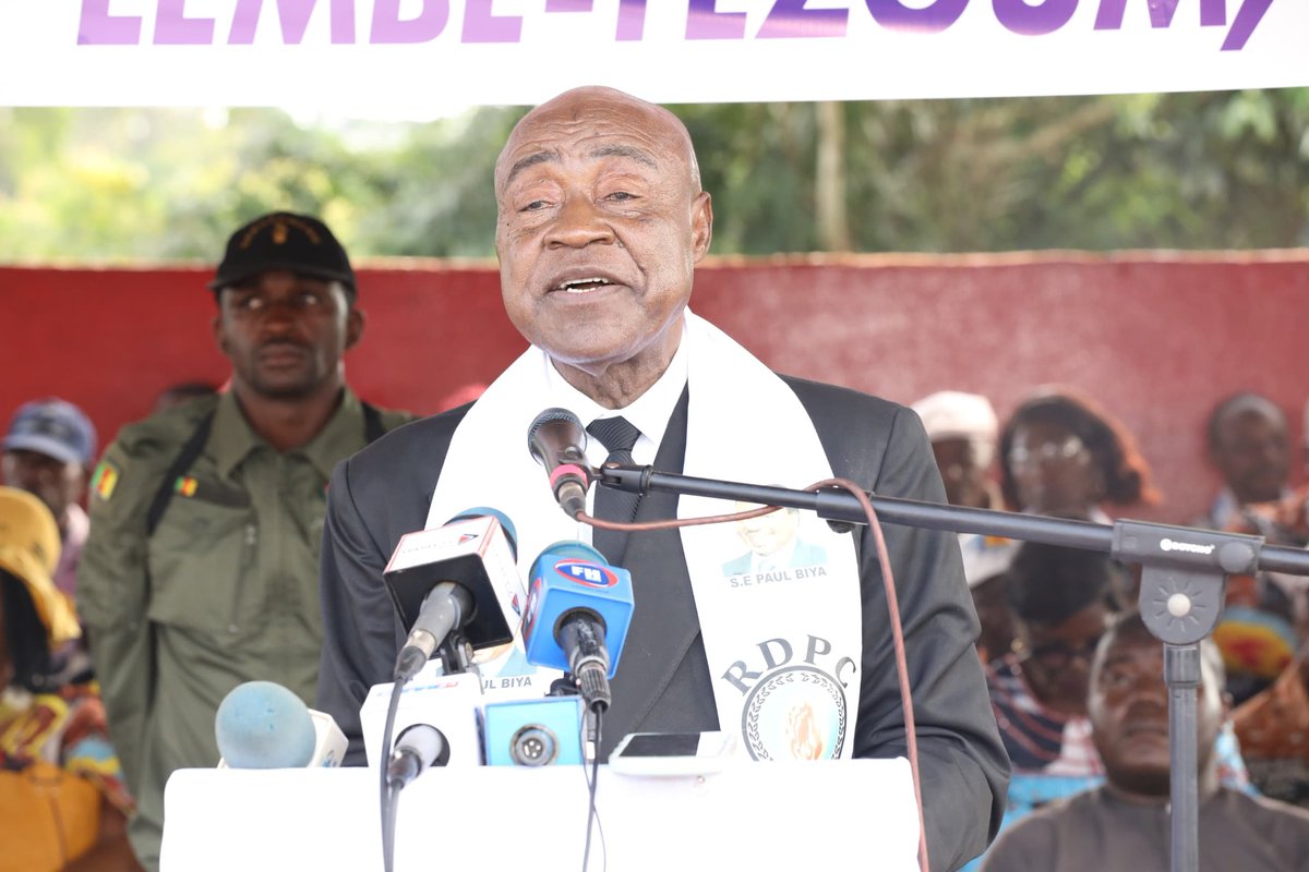 CamerounTribune's tweet photo. Présidentielle 2025 : Lembe Yezoum s'engage sur 100% de voix pour Paul Biya

La promesse de suffrages a été faite ce mercredi par les militants du RDPC réunis à la place des fêtes de Lembe Yezoum. C'était lors un méga meeting présidé par le ministre Bidoung Mkpatt. https://t.co/4Lcg7DPzG1